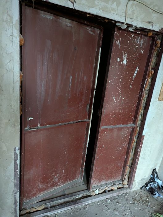 Двери металические б у с новостроя светлицкого 35