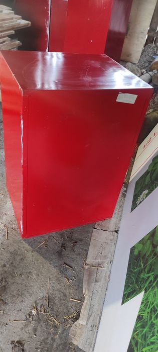 Szafka metalowa czerwona