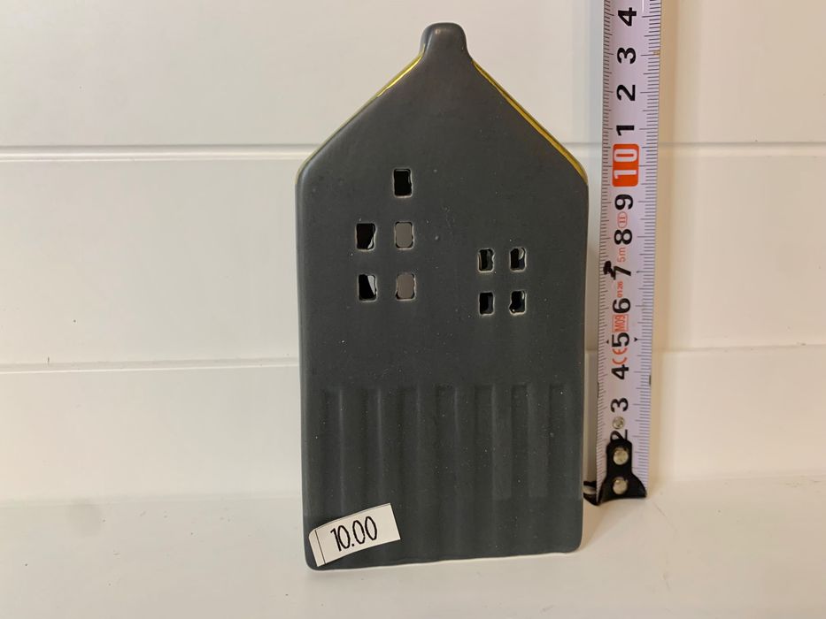 ceramiczna figurka domu