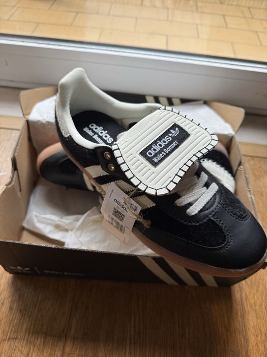 Sapatilhas adidas 42