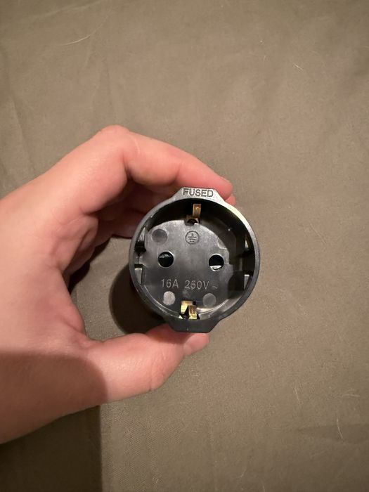 przejściówka PL → UK | Adapter polska wtyczka na angielskie gniazdko