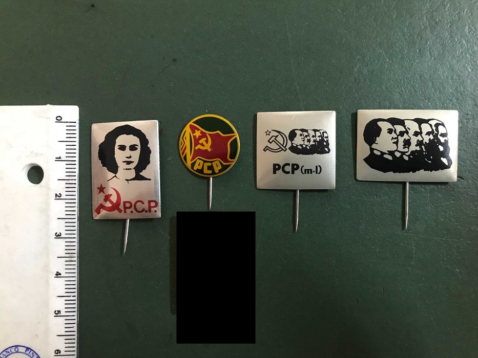 Pin's de partidos politicos 25 de Abril