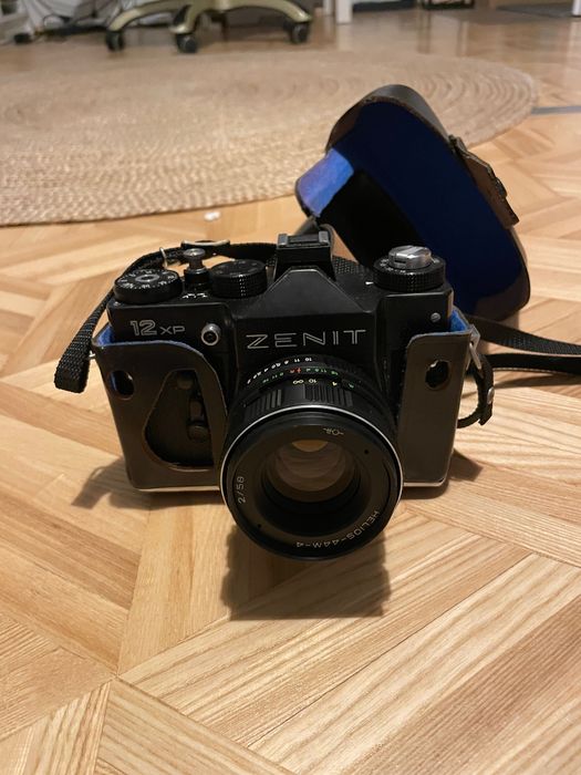 Zenit 12XP + Helios-44M-4 58mm f/2 + futerał