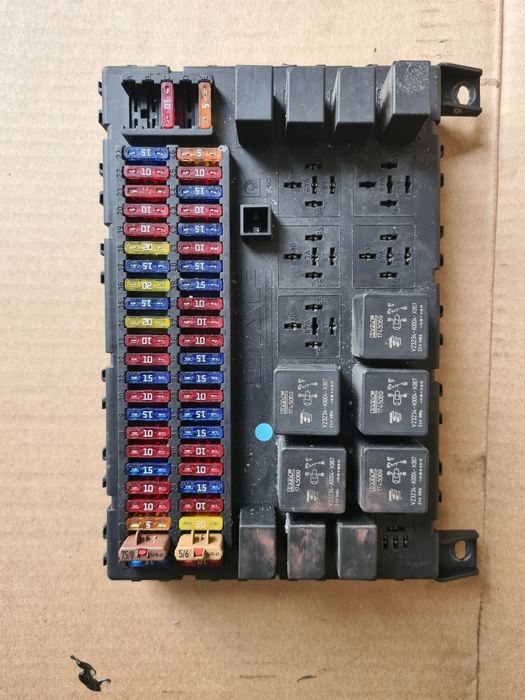 Skrzynka bezpieczników przekaźników daf xf 105