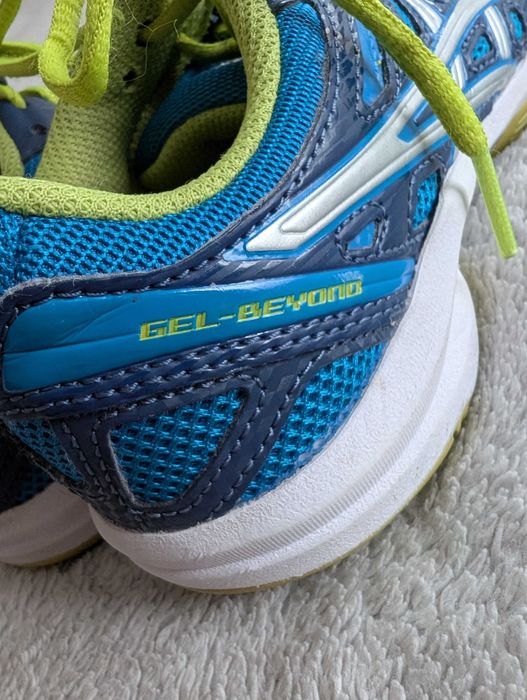 Niebieskie wiązane żelowe buty sportowe Asics 33 Gel Beyond
