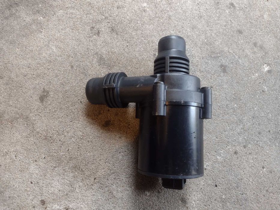 Помпа дополнительная BMW 5 E60 E61 E63 E64 E70 E53 X5 электрическая