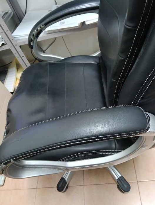 Cadeira de escritório ou quarto de cor preta