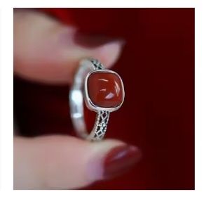 Nowy pierścionek damski regulowany czerwony święta prezent