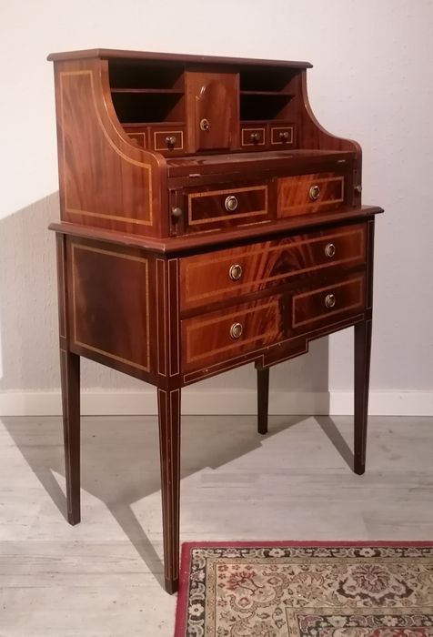 Escrivaninha com alçado (Papeleira Secretária Escrevaninha)  D. Maria.