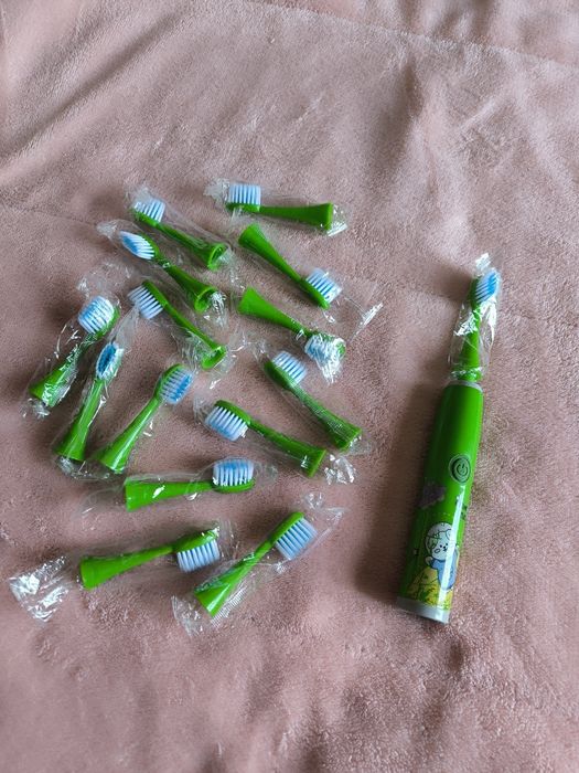 Escovas eléctrica criança + recargas seladas