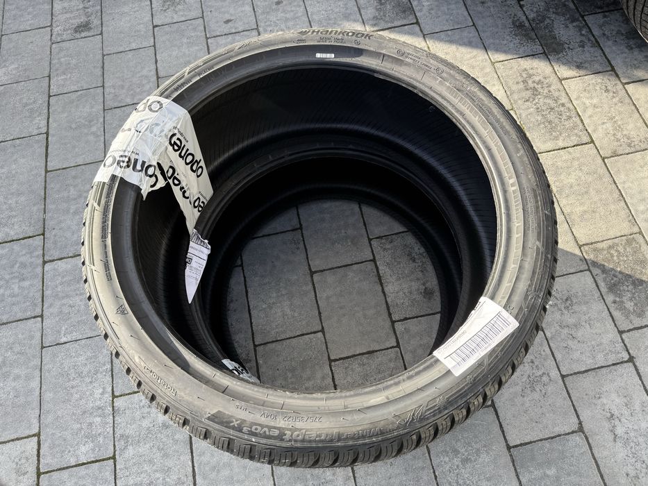 Шини зимові r22 275/35/22