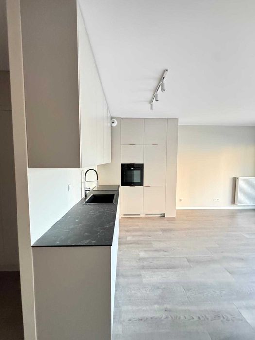 Bezpośrednio mieszkanie 2 pokojowe (dwa pokoje), spokojna okolica, apartamentowiec, wolne, garaż, blisko centrum i UAM