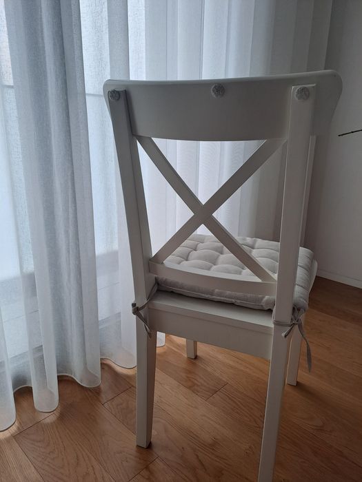 Cadeiras ikea brancas