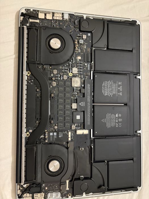 MacBook Pro 15” Retina (A1398) – Para Peças / Sem Board
