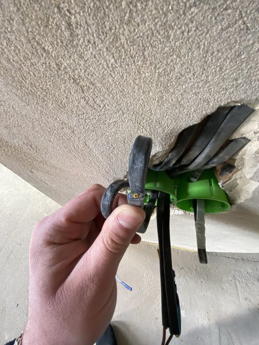 (Роша) Продаж останього тауну з міськими комунікаціями