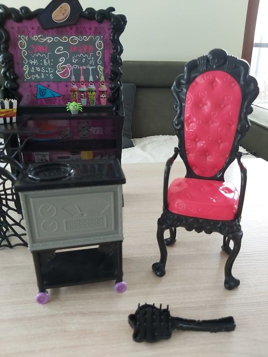 Mebelki Monster High