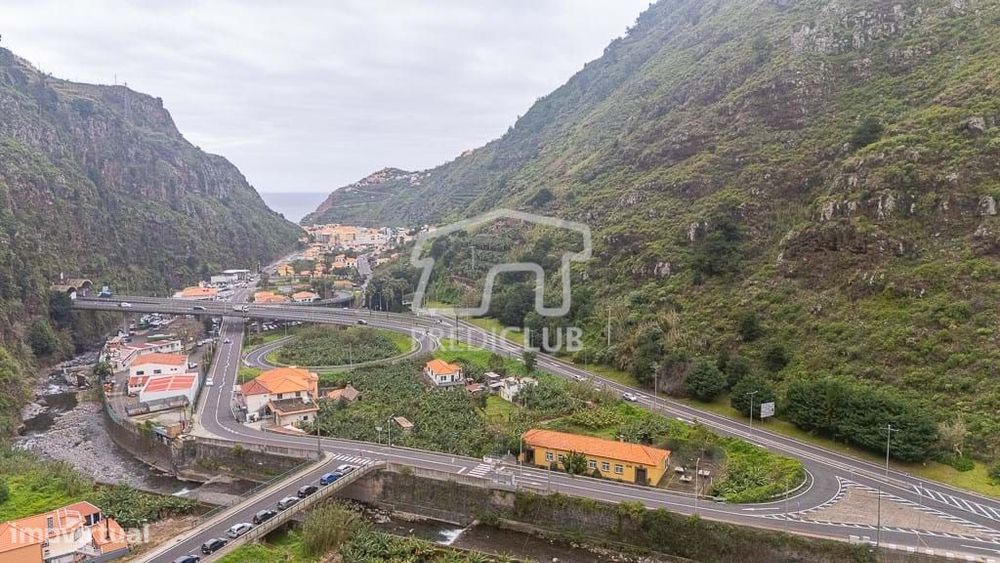 Terreno 1381 m2 com uma parte Urbana - Ribeira Brava