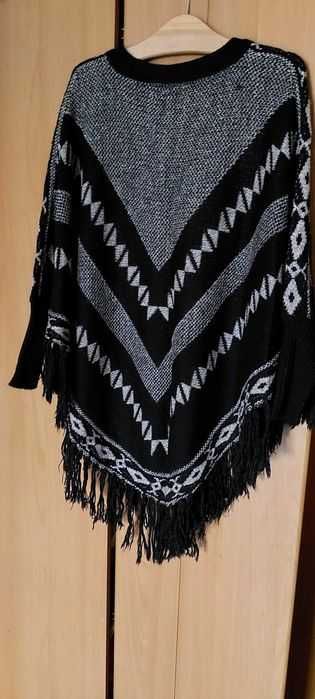Ponczo z rekawami, sweter