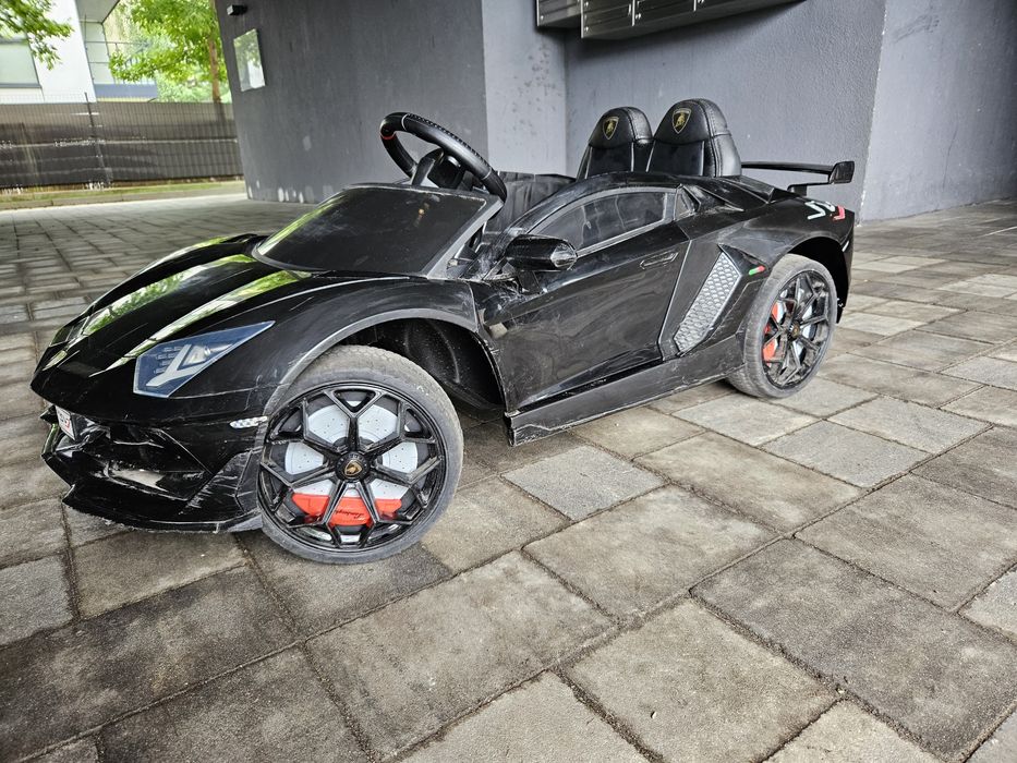 Samochód elektryczny Lamborghini SVJ