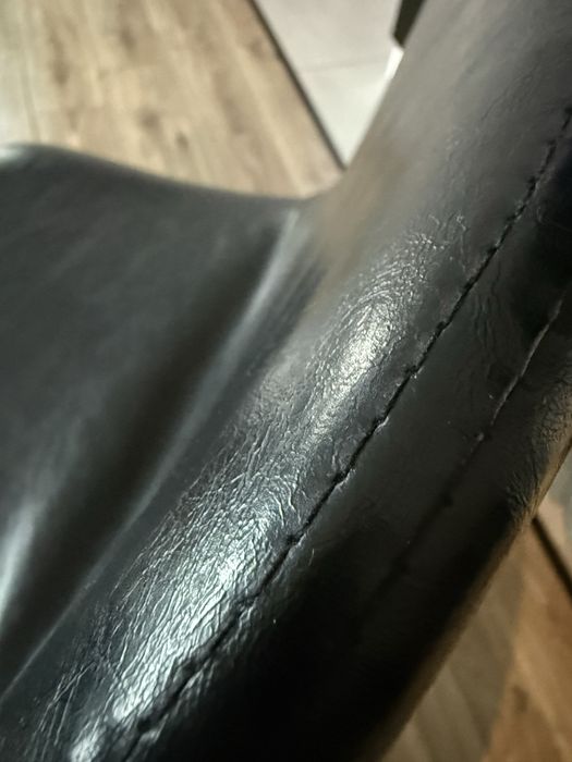 2 hokery czarne stan idealny