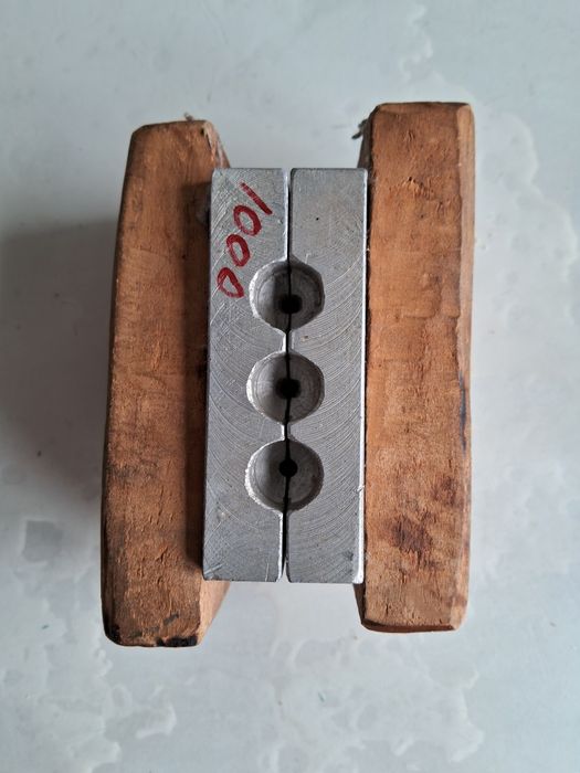 Форма для отливки джиг головок груза