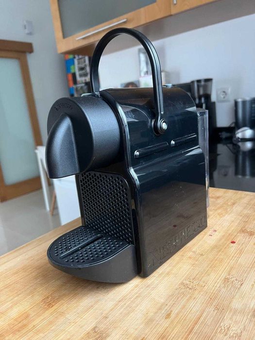 Máquina de Café DELONGHI Nespresso Inissia Preto