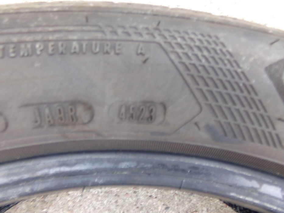 225/50/18 -   6,5mm -  GOODYEAR  -  2szt - Tanio