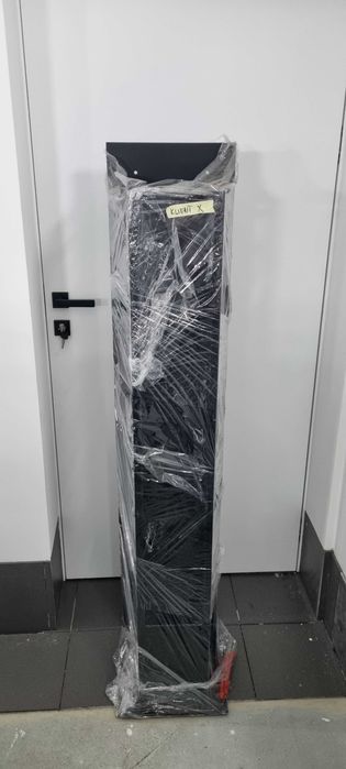 Stojak podwieszany na drewno kominkowe