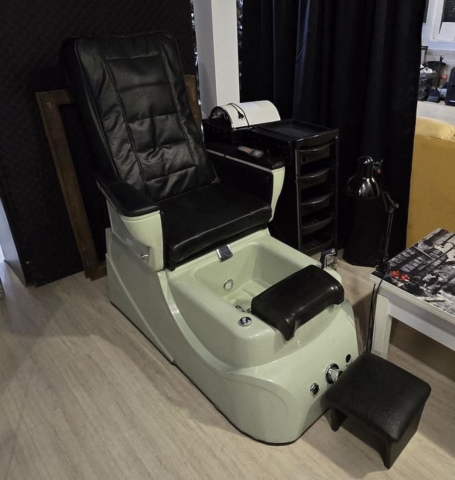 Педикюрне крісло (масаж, вода)