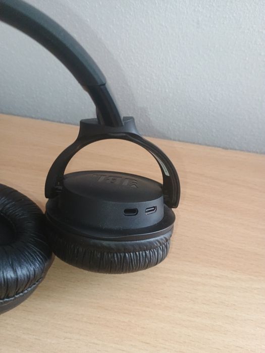 Безпровідні навушники JBL у ідеальному стані