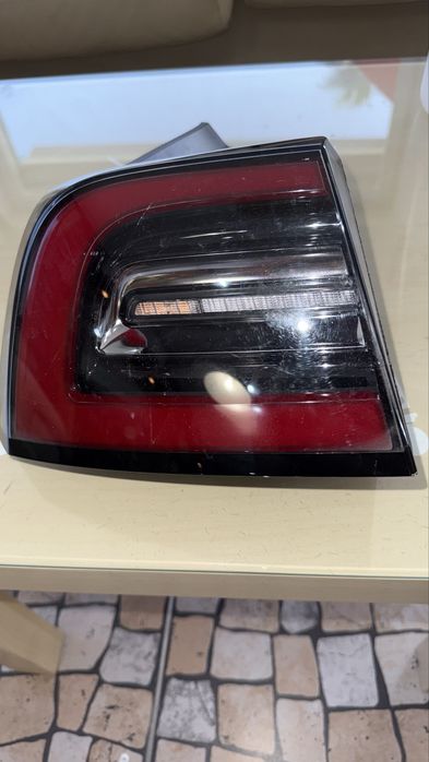 Farolim Traseiro Esquerdo Tesla Model 3 – 2019