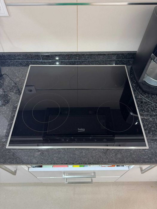 Placa Vitrocerâmica Beko HIC 64402 (Aro Inox) – Como Nova / 1 Mês de Uso