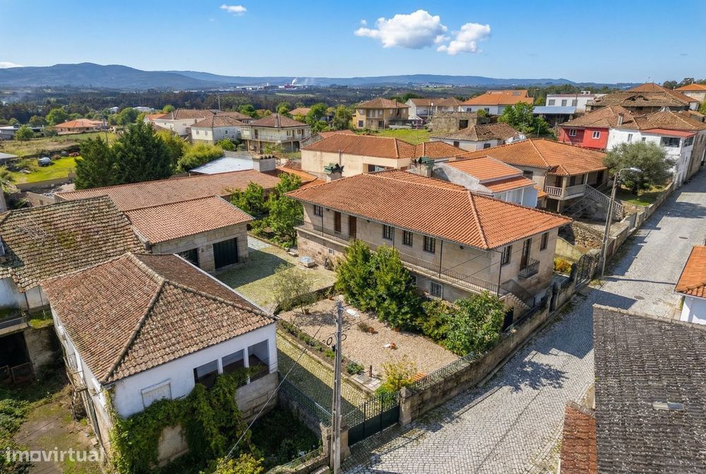 Moradia T5 em pedra em Vila Verde da Raia - Chaves