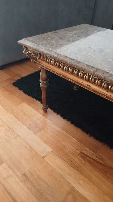 Mesa de apoio com  tampo mármore