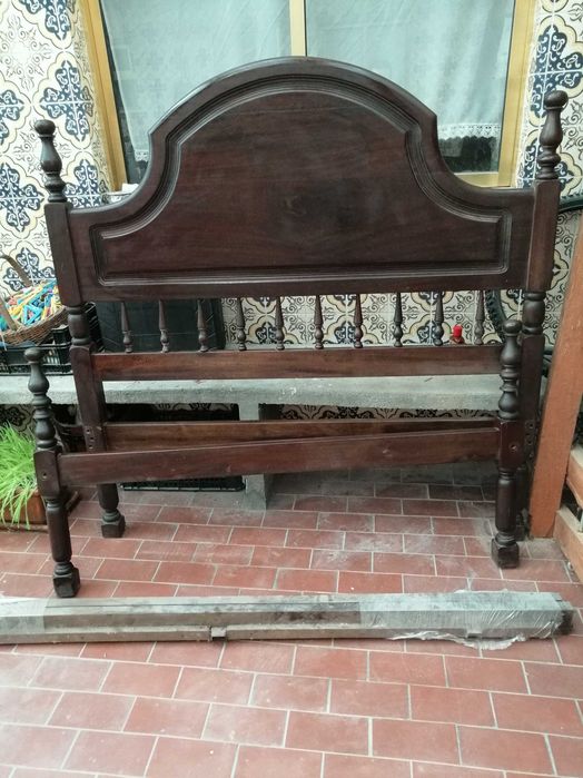 cama de casal em madeira maciça
