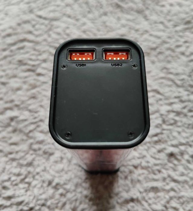 Mocny powerbank 8 x 18650 QC PD 22.5W 20 LED skręcany