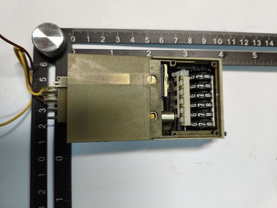 Licznik impulsów elektromagnetyczny, działa od 12V