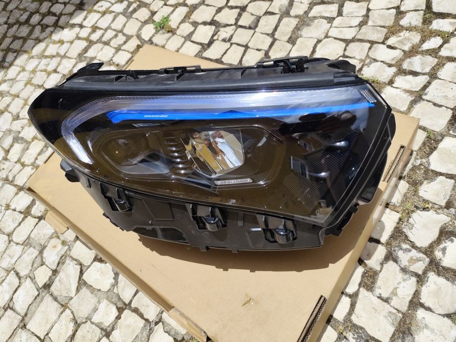 Farol direito Mercedes EQA 2026