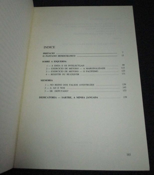 Livro No Reino dos Falsos Avestruzes Um Olhar sobre a Política