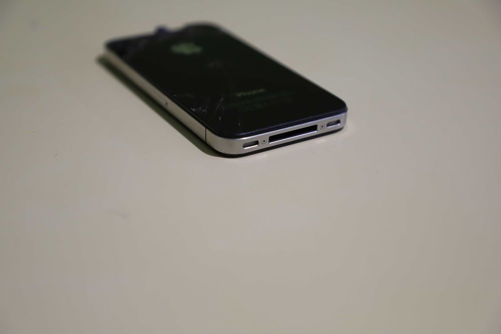 мобільний телефон iphone 4