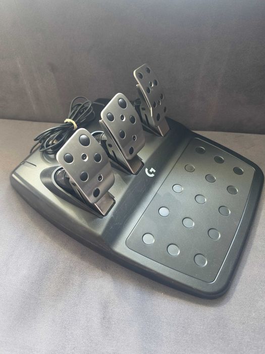 Logitech G923 + shifter kierownica PS5/PS4/PC