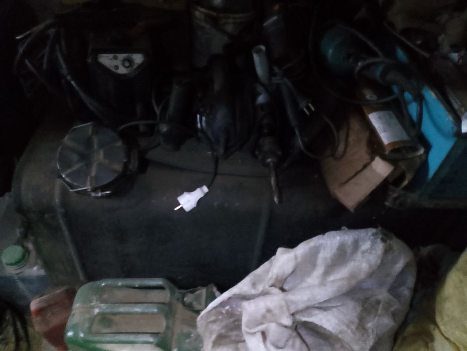 Продам два баки 1 камазовський 300літрів 2 Урал 300літрів