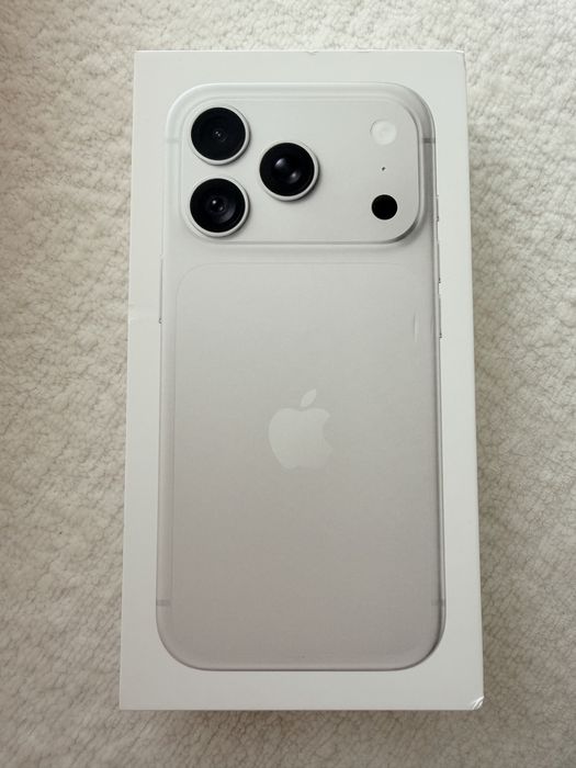 Nowy iphone 18 pro 256 GB srebny zaplombowany