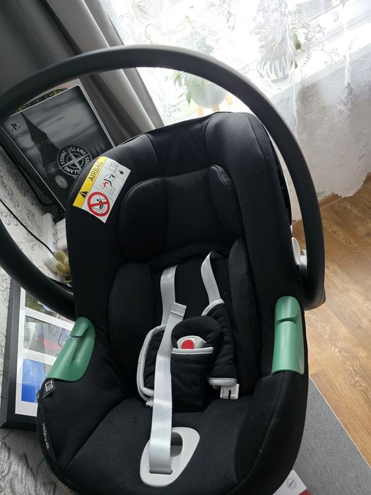 Продам автокресло Cybex Aton B2 i-Size Car Seat including Base O