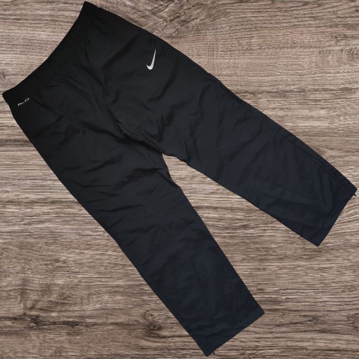 Нейлонові штани Nike Swoosh black на утяжках та замочках (Розмір M)