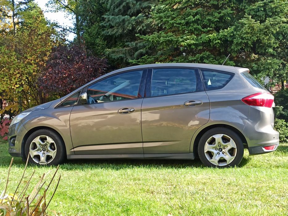 Ford C-MAX Samochód z polskiego salonu.Oferuję Forda C-Max z 2012 roku. Samochód