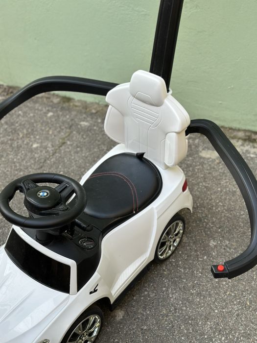 Детский толокар БМВ машинка каталка с родительской ручкой с музыкой