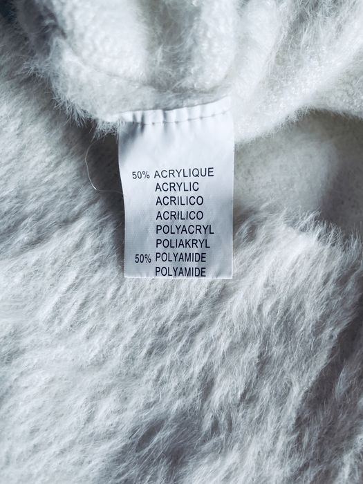 Sweterek z dekoltem na plecach