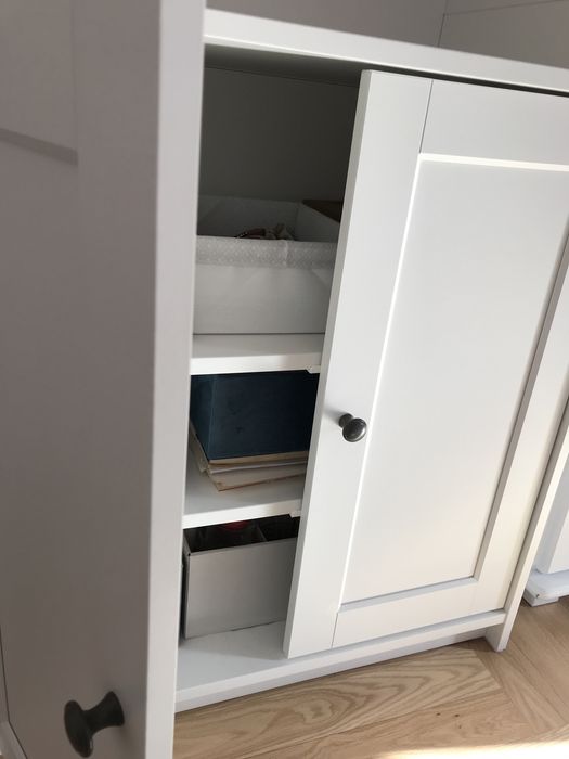 Biała szafka 2-drzwiowa, kredens skandynawski IKEA Hauga, meble