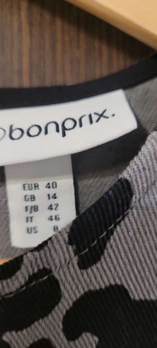 Bonprix..sukienka z motywem zwierzęcym.